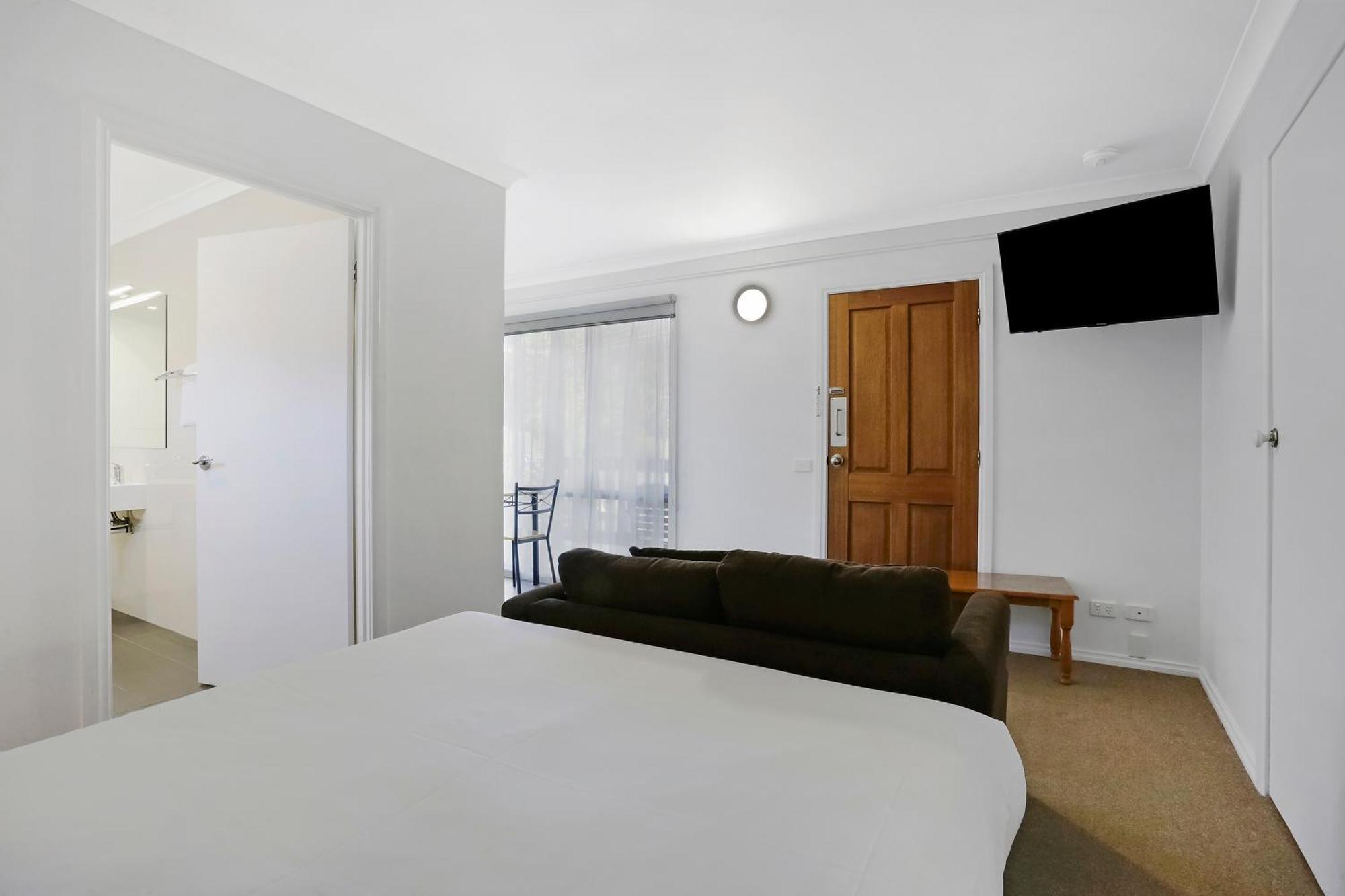 The Great Ocean Road Studios Port Campbell Room photo