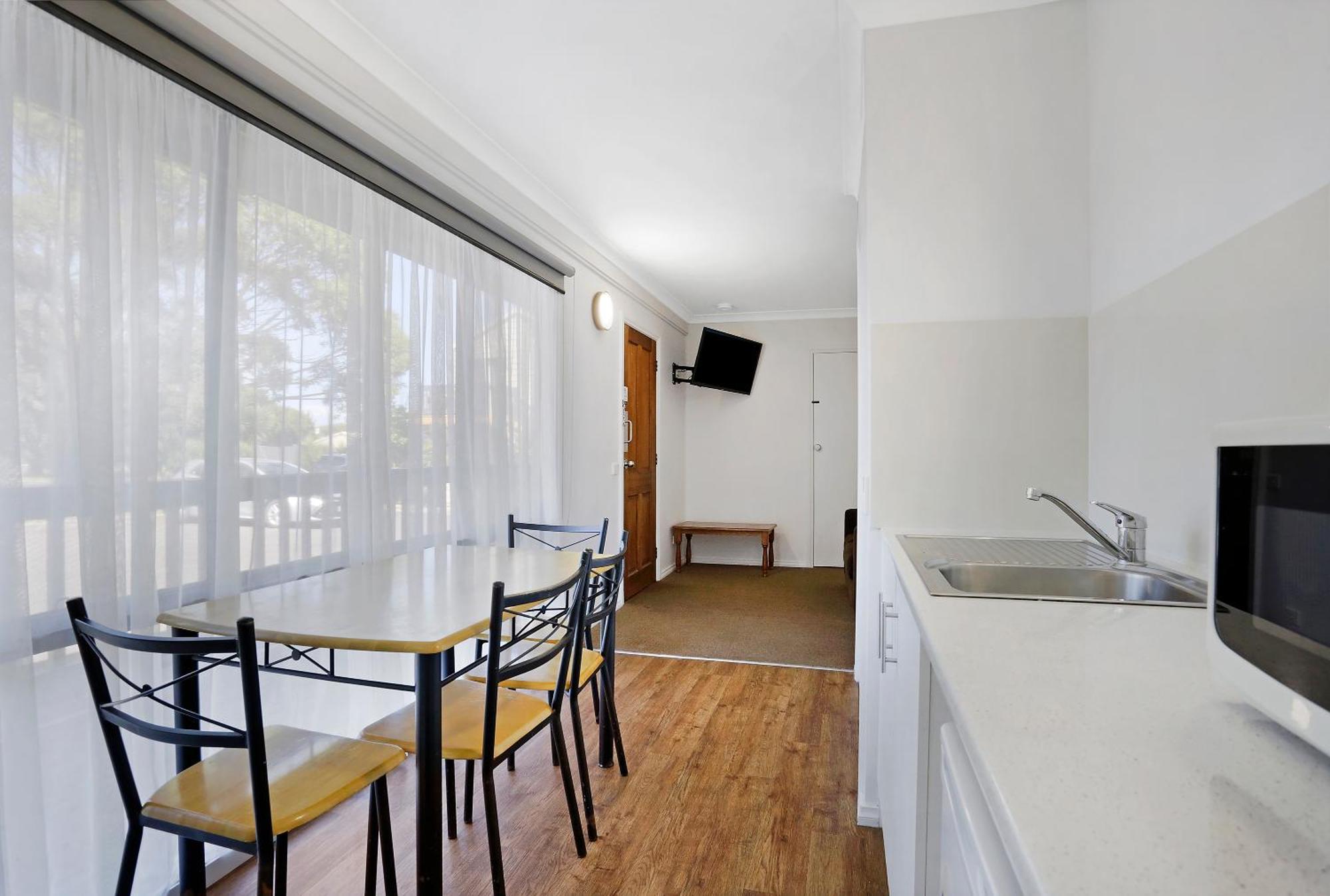 The Great Ocean Road Studios Port Campbell Room photo